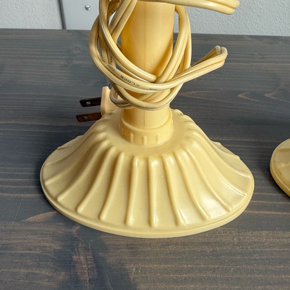 3 x vintage plastic electric 🕯️ candles 
1950’s - Picture 3 of 12